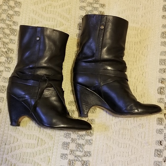 Italian leather booties with low heel - Picture 2 of 4